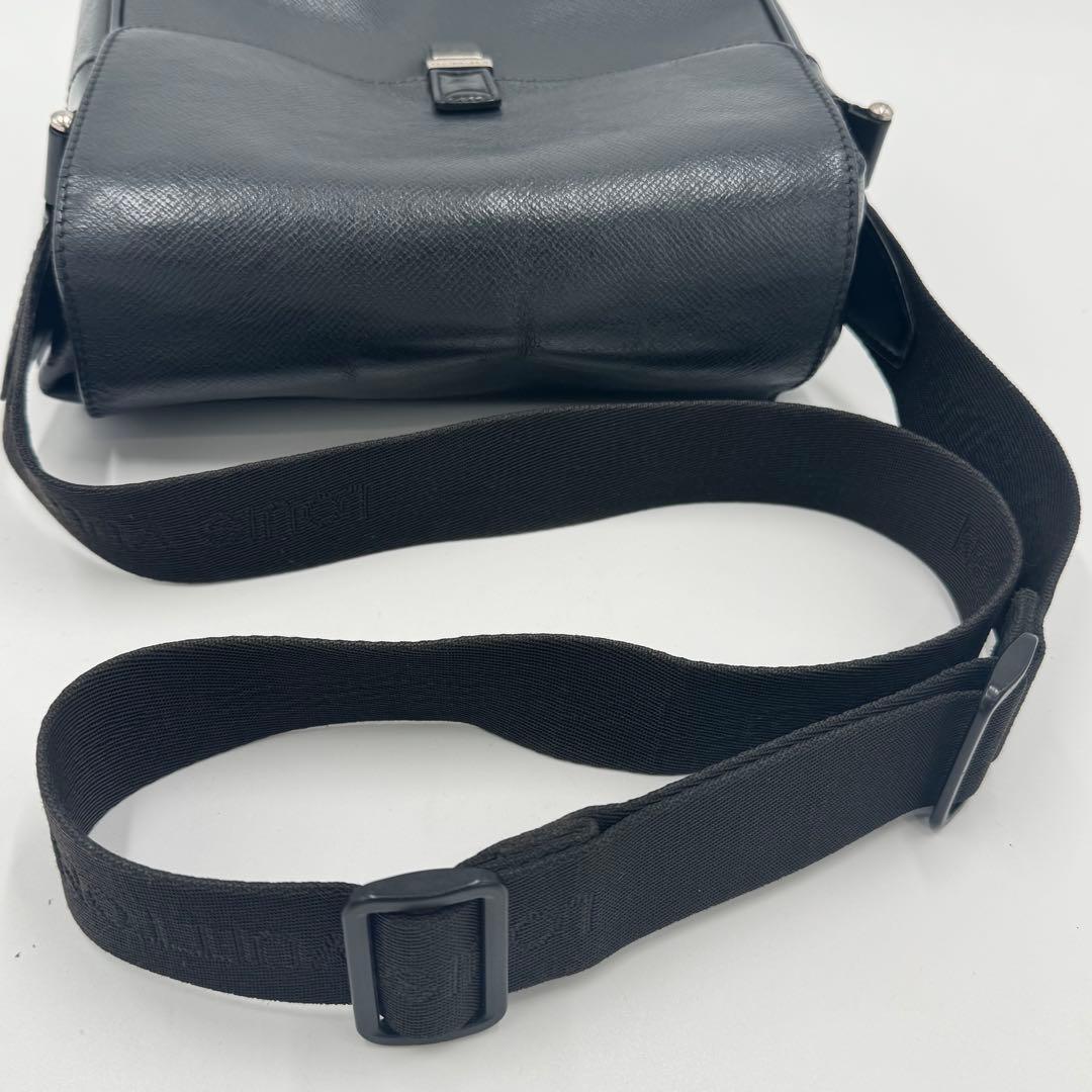 ルイヴィトン タイガ ヤランガ レザー ショルダーバッグ