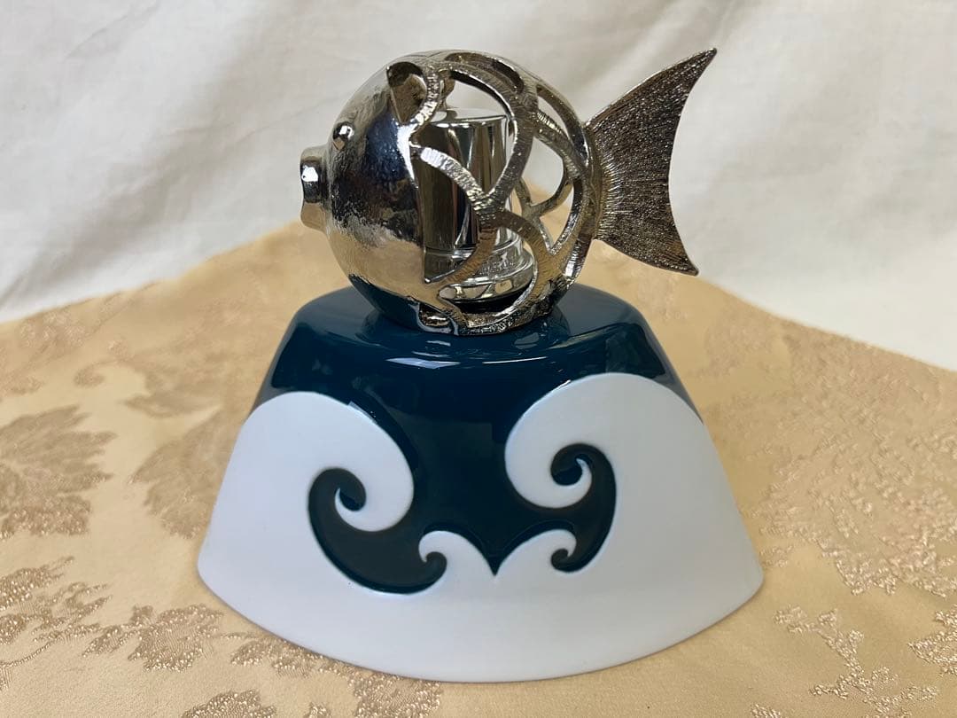 ランプベルジェアロマランプ 銀色の魚