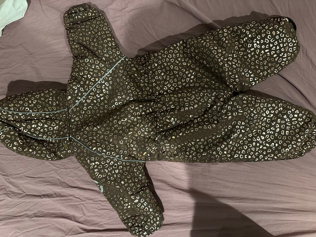 子ども用レオパード柄スキーウェア