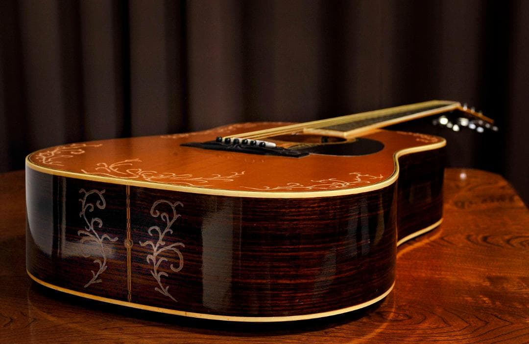★MORRIS Wシリーズ　ストリートミュージシャンに贈る舞台【彫刻装飾ギター】