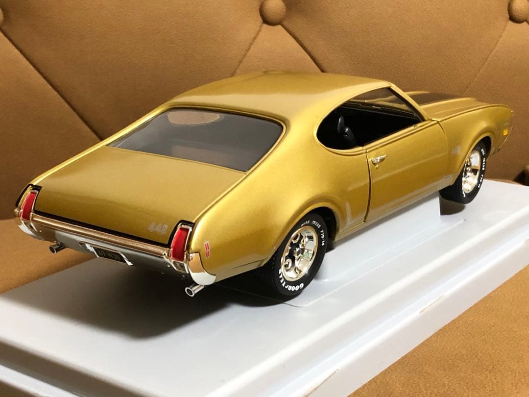 1/18 ERTL 1969 OLDSMOBILE 4-4-2 W30 アメ車