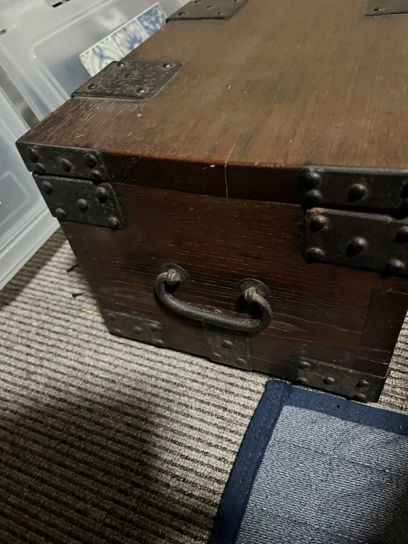 木製収納箱 伝統的な和風デザイン