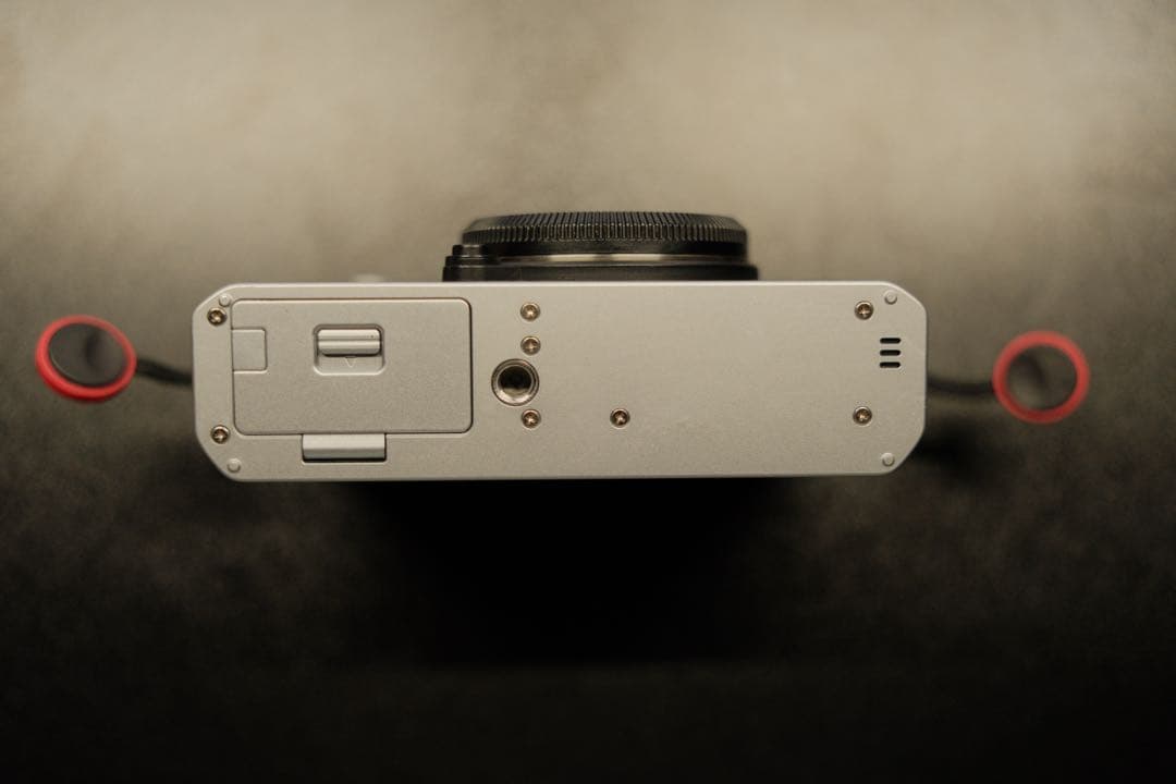 FUJIFILM XE4シルバー 本体【元箱付き】