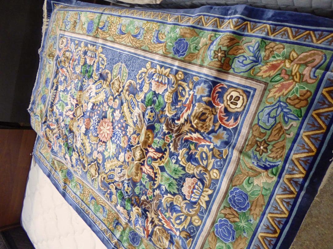 未使用　シルク100％　中国　絨毯　カーペット 137×198㎝