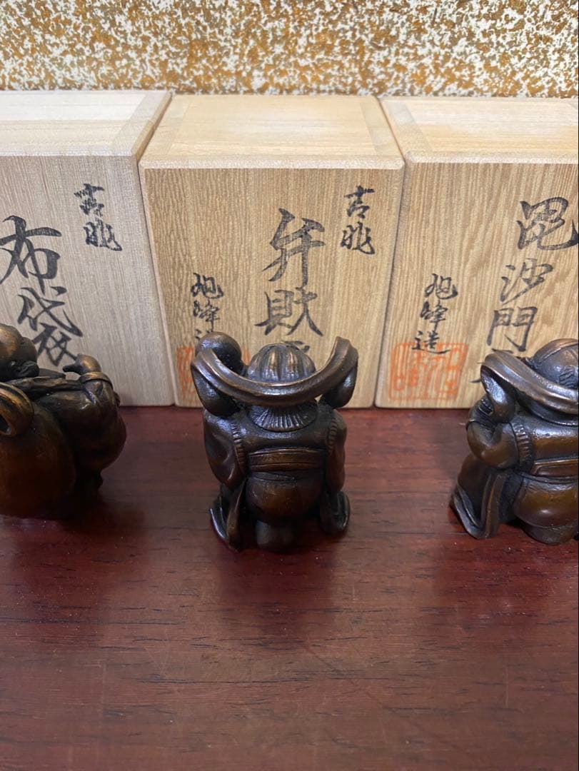 伝統工芸品・高岡銅器の七福神セットです。