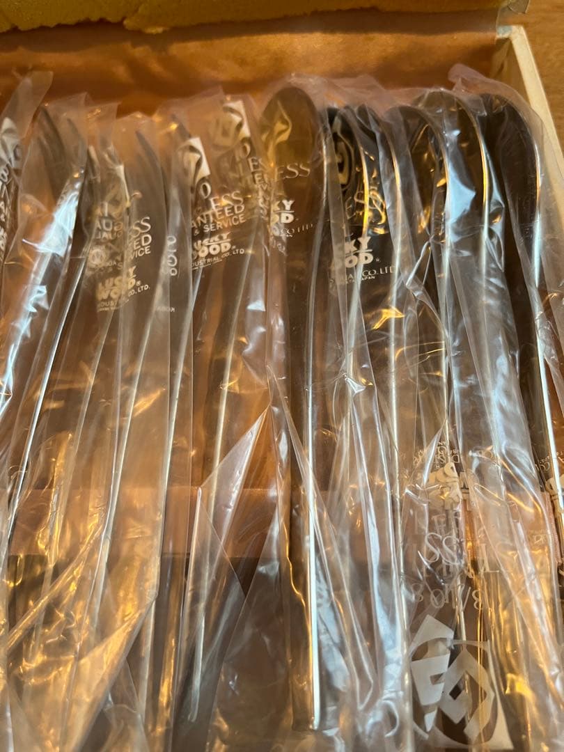 ラッキーウッド　カトラリーセット18-10ディナーセット20PC(5客用)