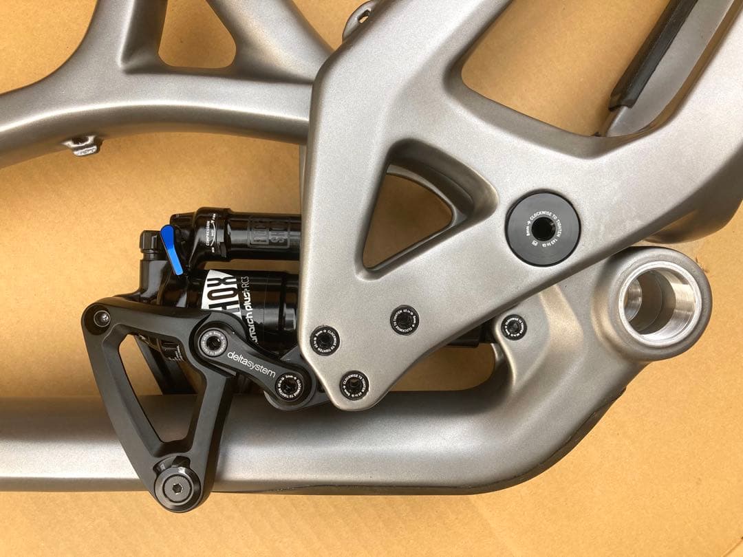 EVIL INSURGENT LB/ Sサイズ / イービル インサージェント