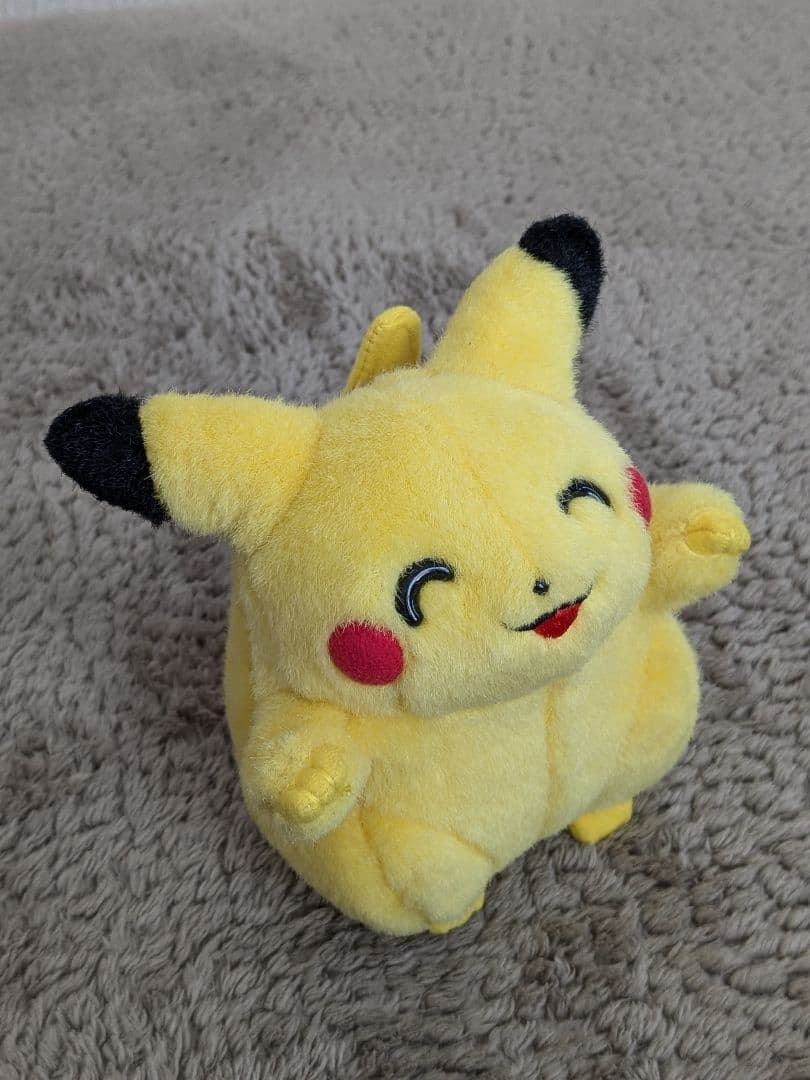 ぬいぐるみ② にっこりピカチュウ