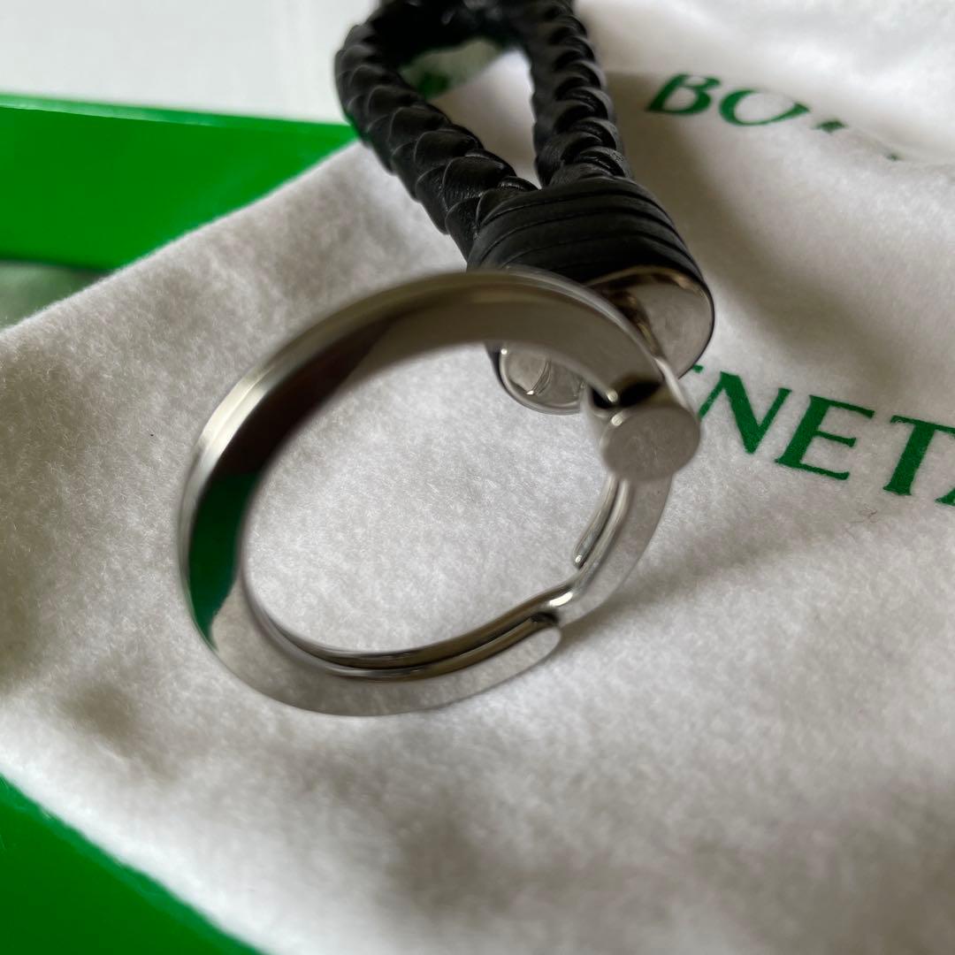 BOTTEGA VENETA 編み込みレザーキーホルダー
