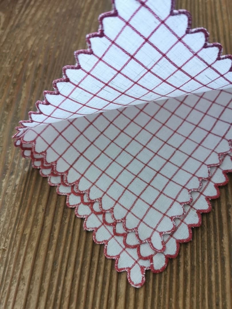 アンティーク フランス グラフチェック＆花弁スカラップリム刺繍 リネンクロス β