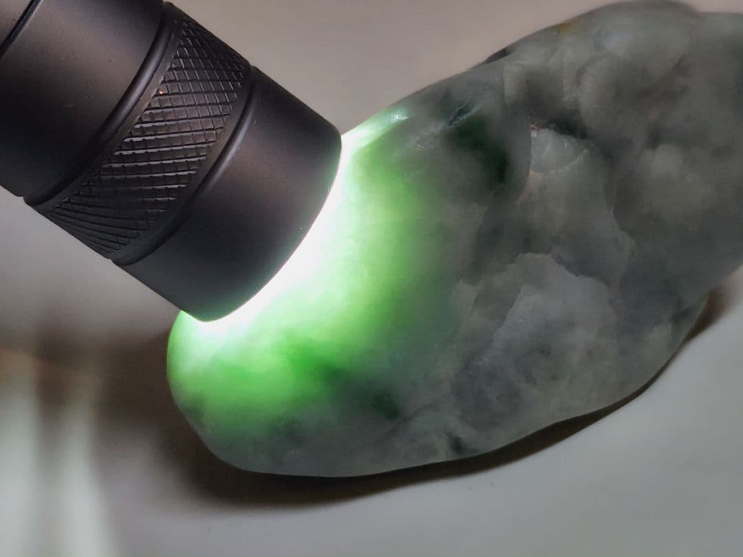 灰緑 147g 翡翠 ヒスイ 原石 鑑賞石 自然石 誕生石 鉱物 鉱石 水石