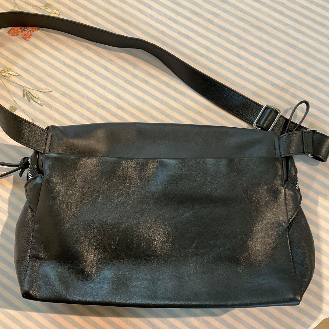 BEARDSLEY 牛皮ボディバッグ