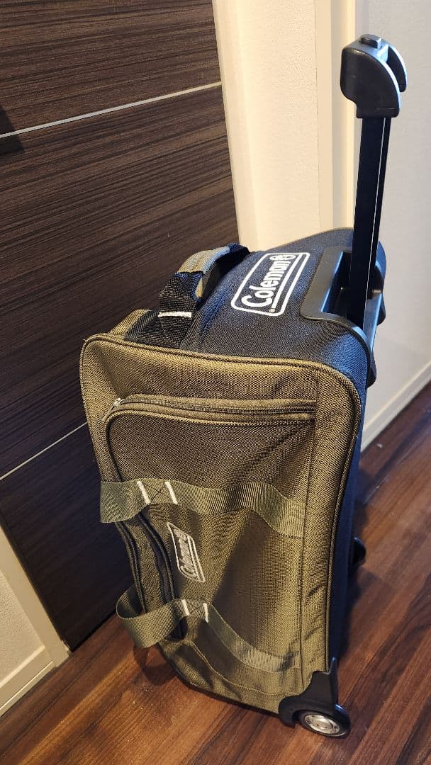 Coleman キャスター付きボストンバッグ70L　カーキ