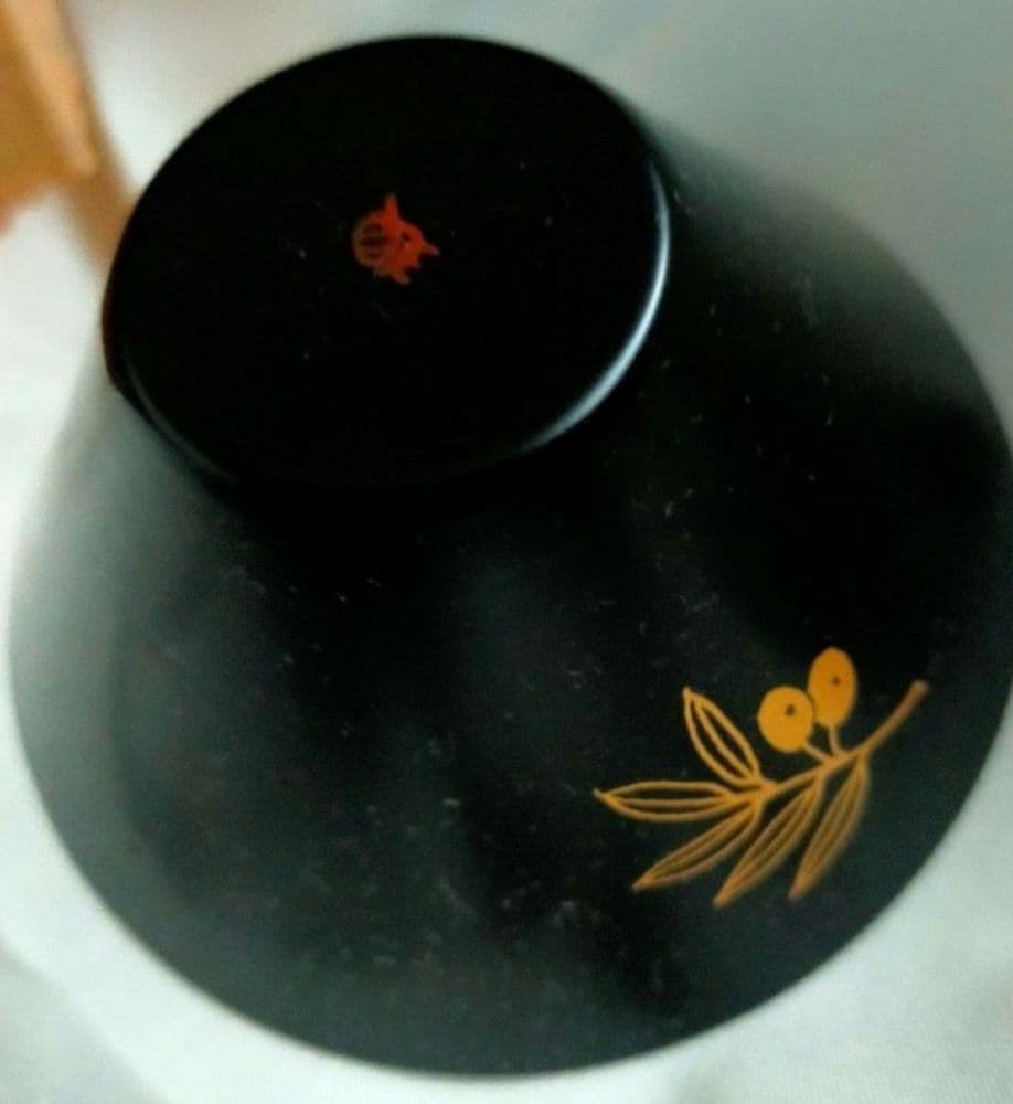 桐箱入り 蒔絵が施された漆器