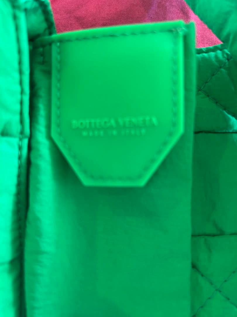 ボッテガヴェネタ　キルティングボディバッグ