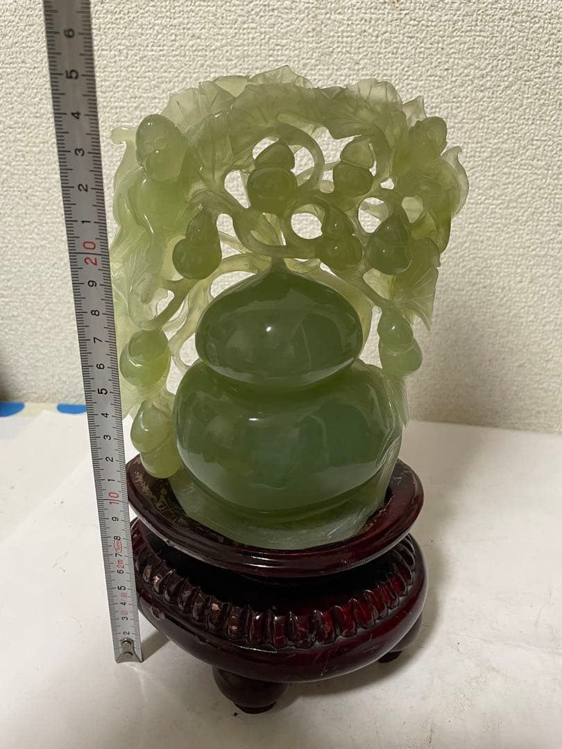 DCM 株式会社　天然石　綠石彫刻瓢箪　置物彫刻 木製台座付き