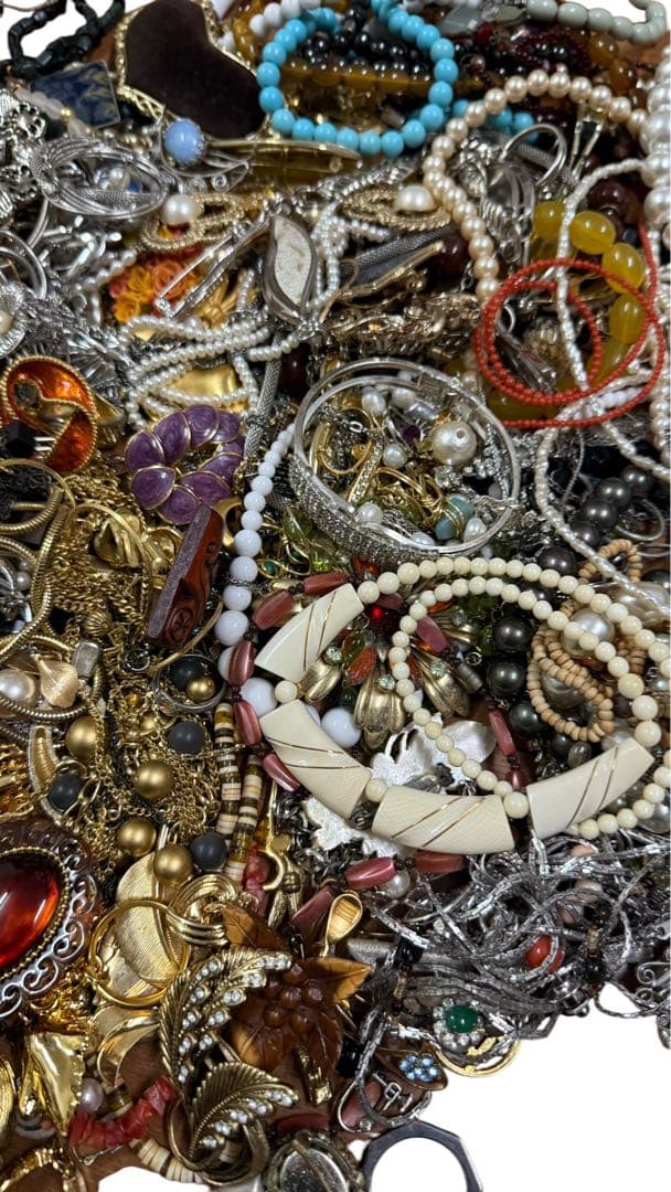 ❸アクセサリーイミテーション 約5.2キロ まとめ売り パールなど多数あり