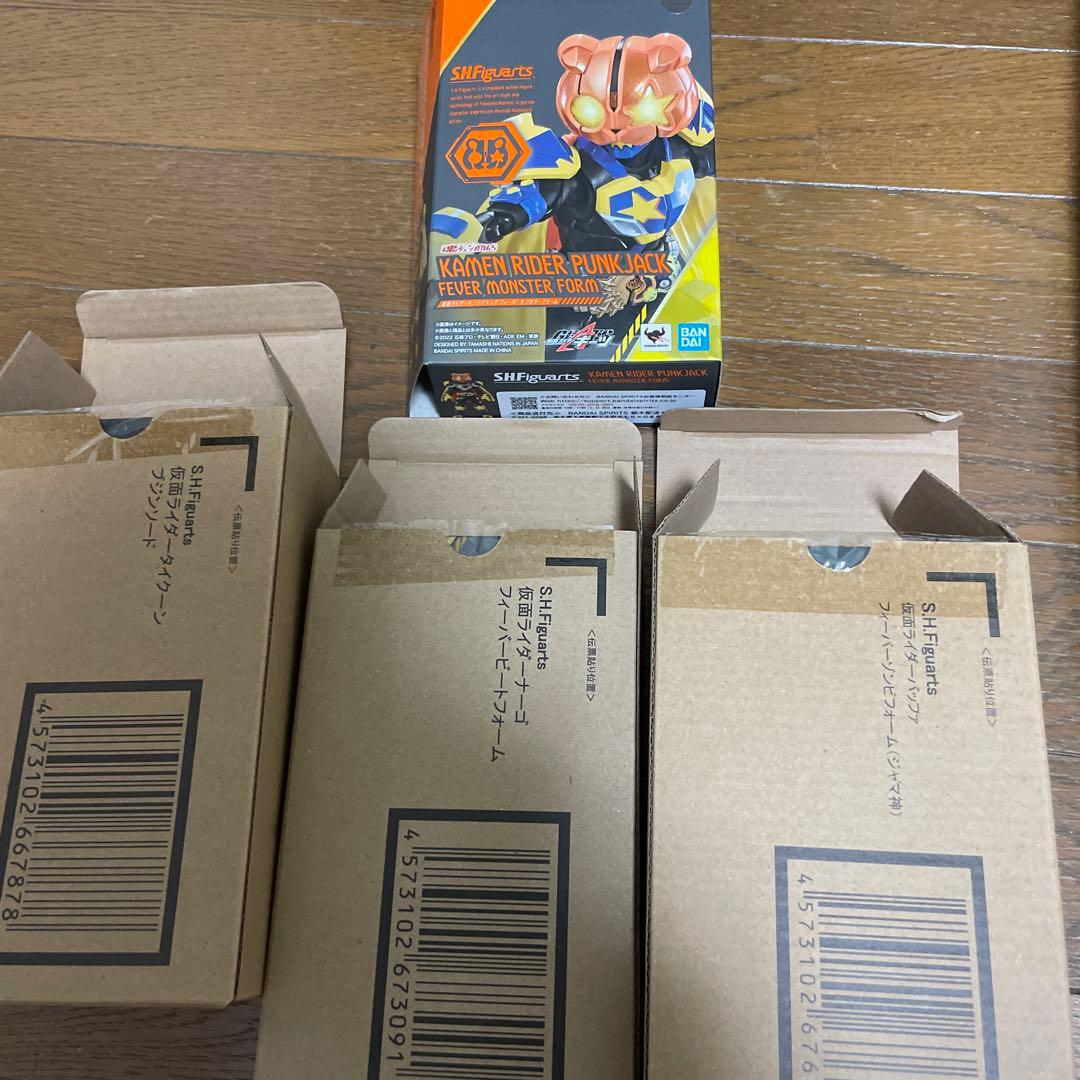 shフィギュアーツ仮面ライダータイクーンブジンソードなど4点