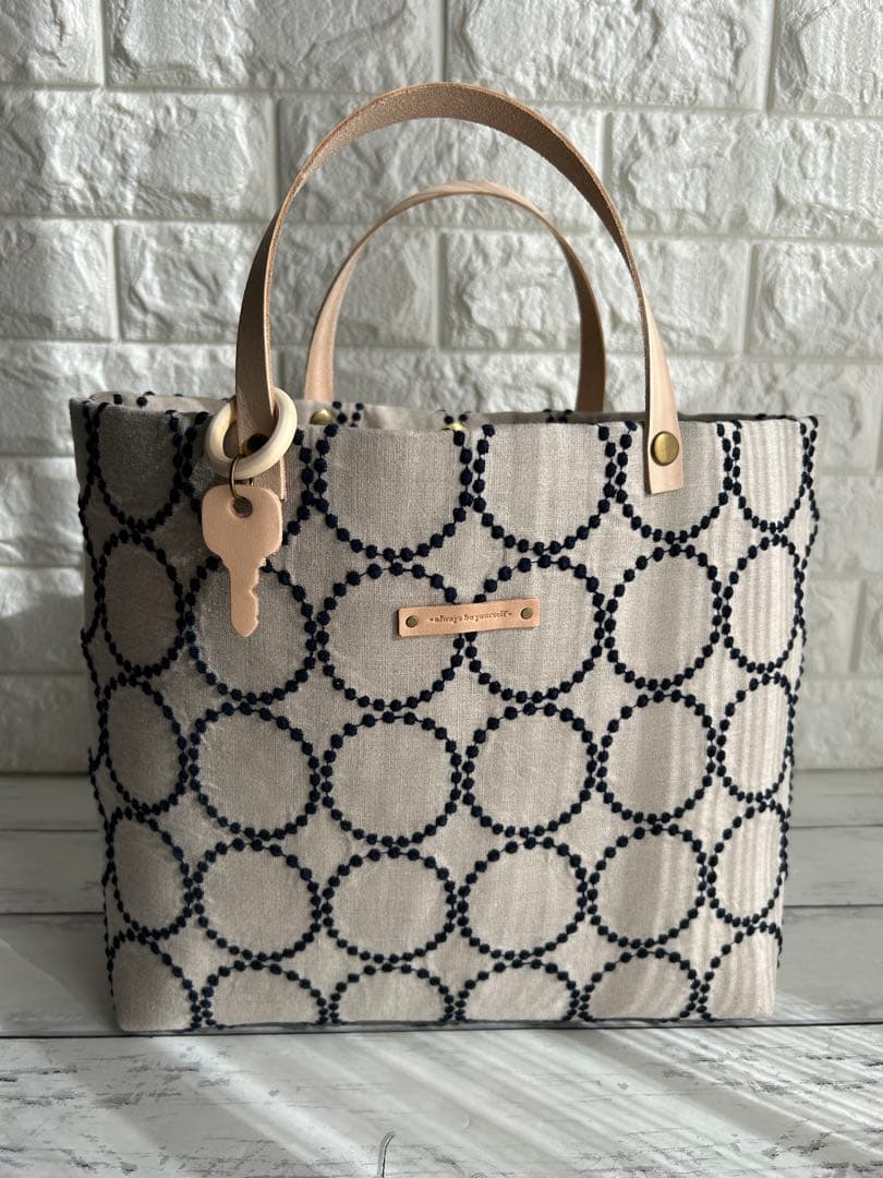 【1036】ミナペルホネンタンバリントートバッグ　ベージュ×ネイビー