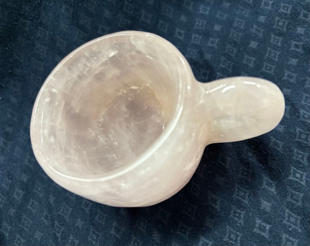 天然ローズクォーツカップ（手彫り）