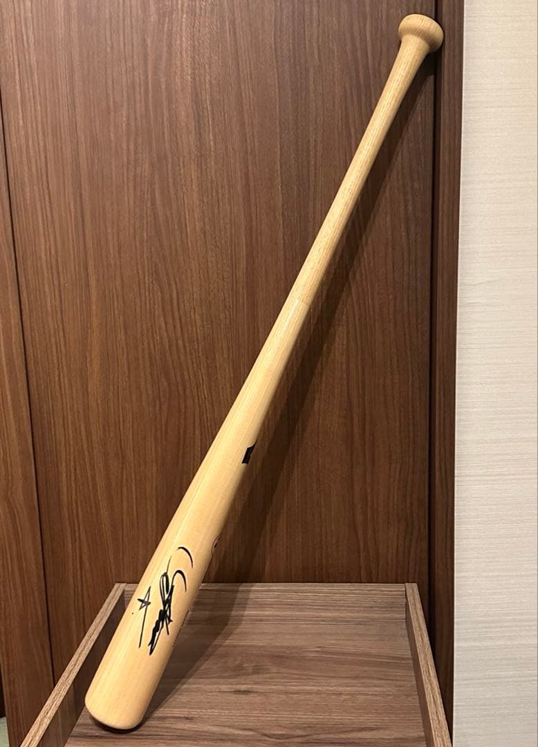 中田翔選手 直筆サイン入りバット