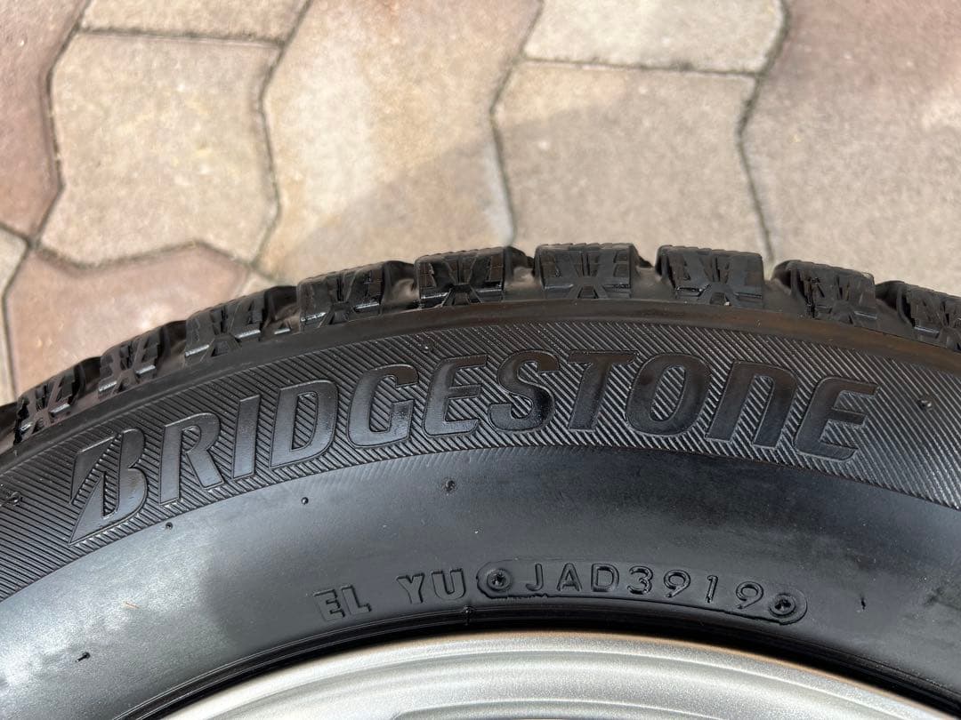 175/65R15スタッドレス4本ホイールセット ブリヂストン　フィット