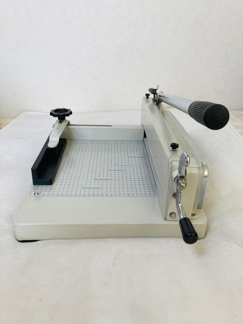 業務用　大型裁断機　ペーパーカッター　サイズ　A4　B5　A5　B6　B7
