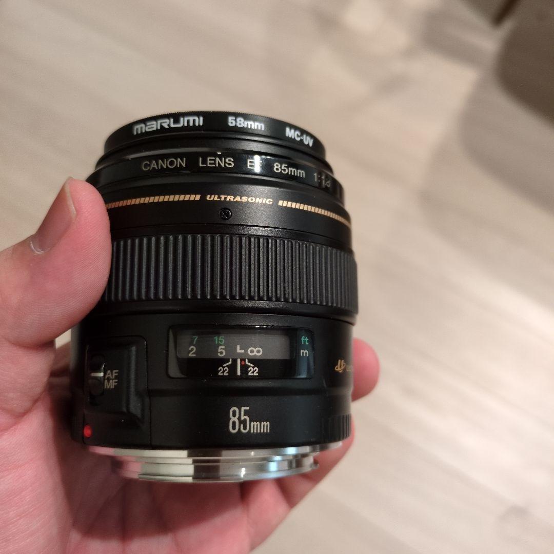 Canon EOS 80D デジタル一眼レフカメラ　85mm f1.8付き