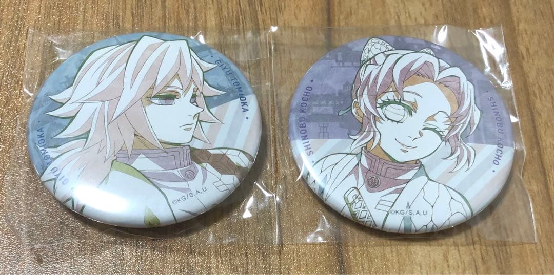 鬼滅の刃　ダイニング　ワールドツアー　缶バッジ　義勇　しのぶ