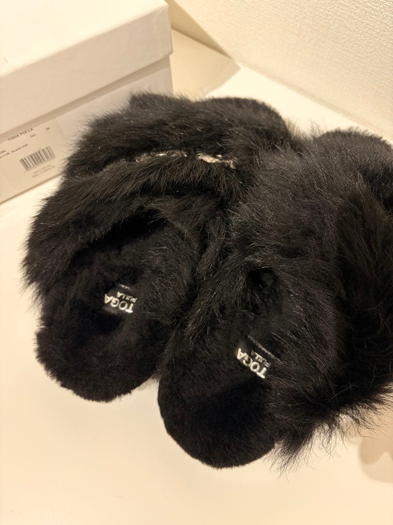 TOGA PULLA トーガ ファー スタッズ シルバーポリッド　サンダル