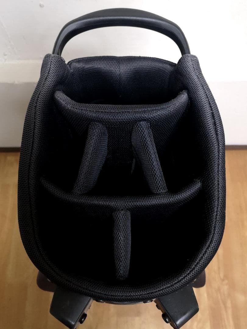 DESCENTEの軽量スタンドキャディバッグ(黒／グレー)