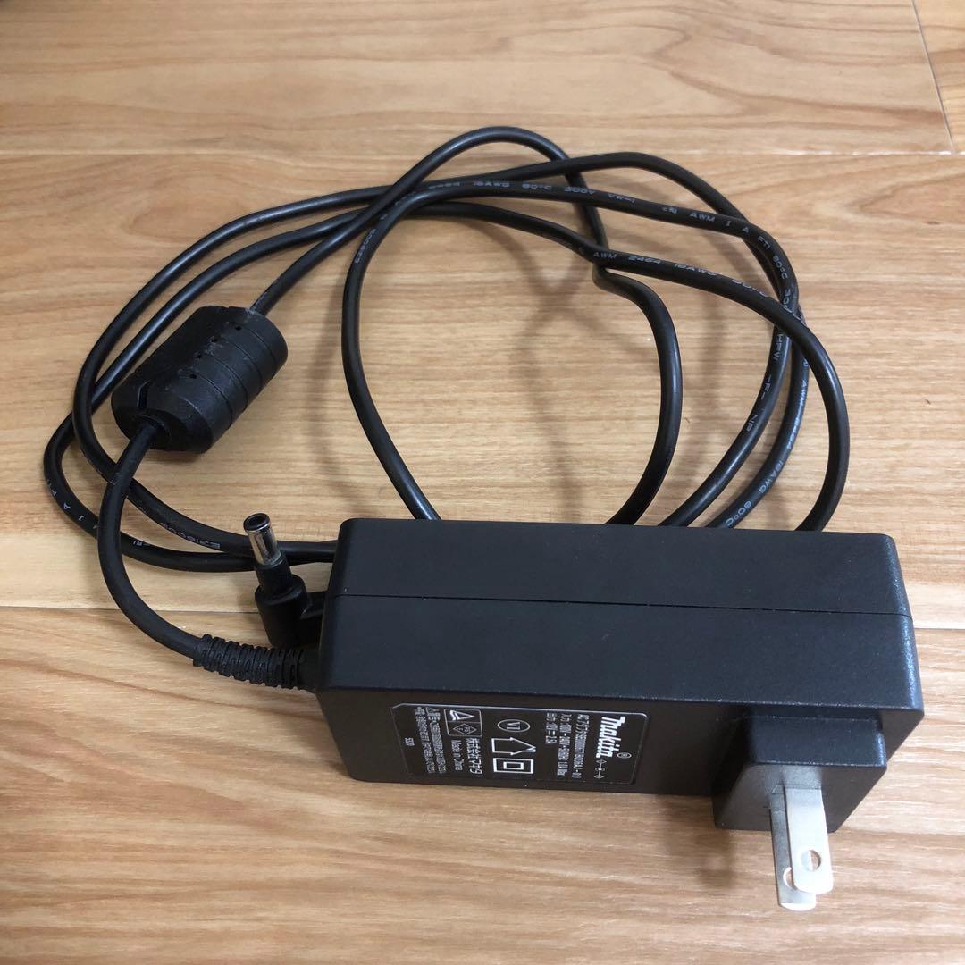 MR005G 充電式ラジオ makita