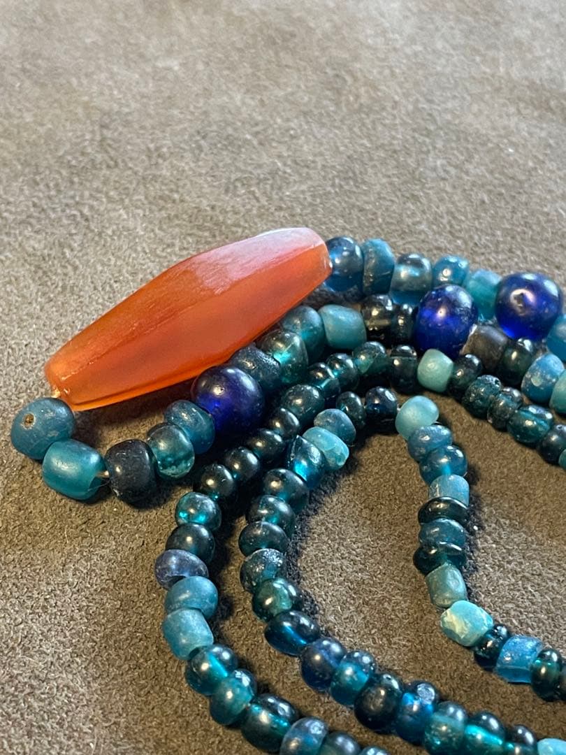 出土　古墳時代　赤瑪瑙製12面切子玉　瑠璃玉1連