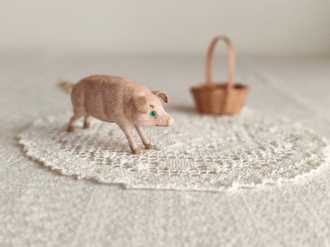 【まーちゃんさま】vintage figure ୨୧ * グリーンの瞳のブタさん