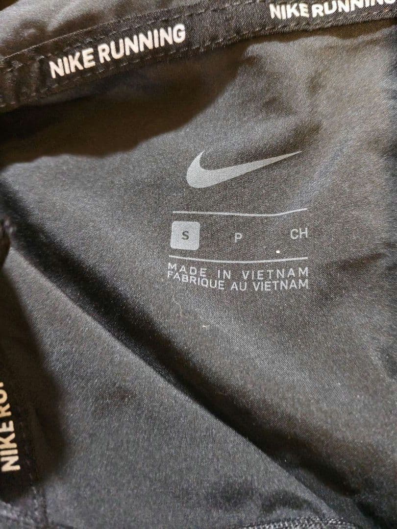 【未使用品】ナイキ　エッセンシャルジャケット