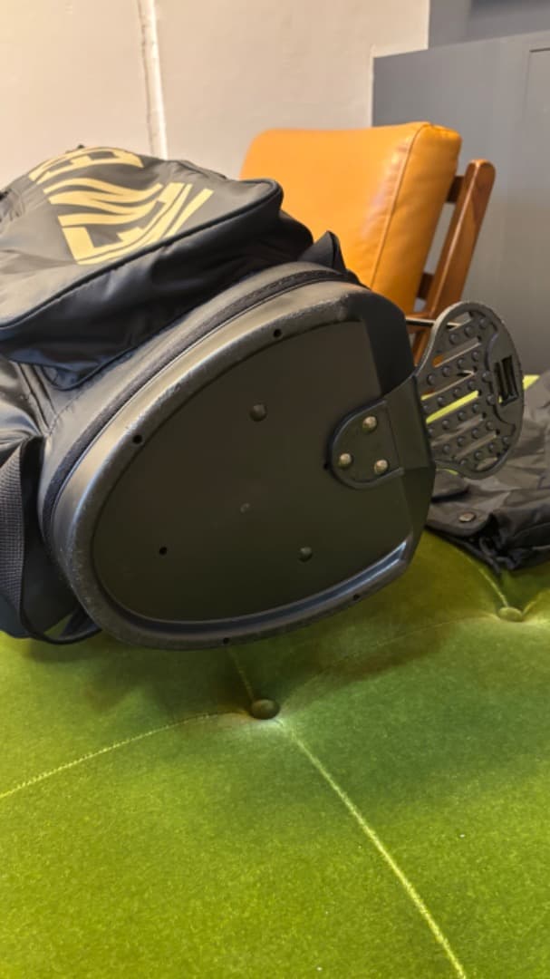 希少美品 NEW ERA ブラックゴールド スタンドキャディバッグ+レンジケース