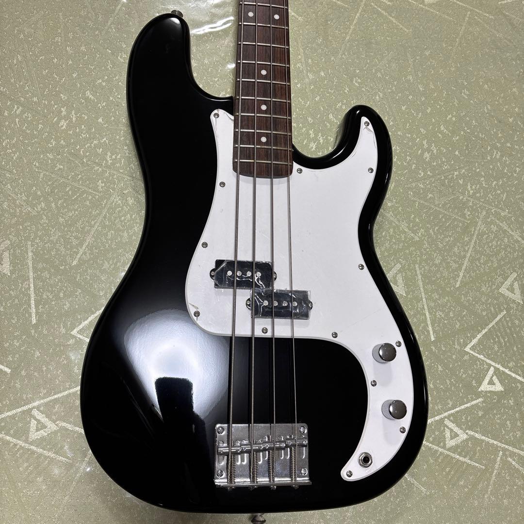 SquierとBUSKER'S プレベ(ネックを外して発送)