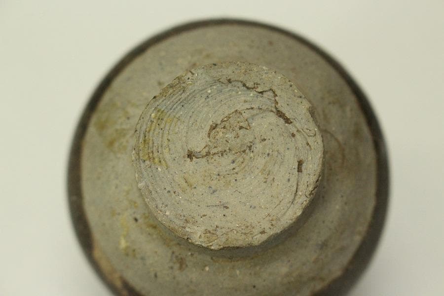 李朝 黒高麗 小壷 高6.2cm(LC521)