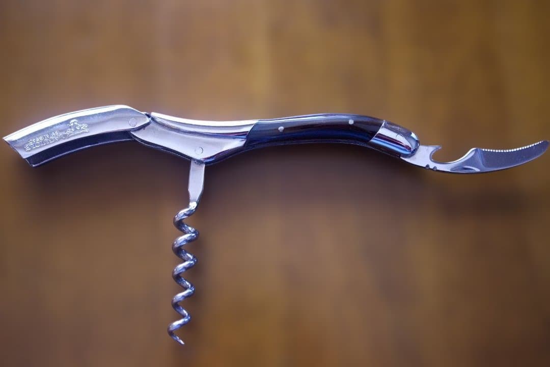 ラギオール・アン・オブラック（LAGUIOLE en Aubrac）ワインオープ