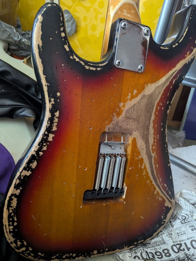 ギター　抜け殻　ボディ　ネック　ストラトタイプ