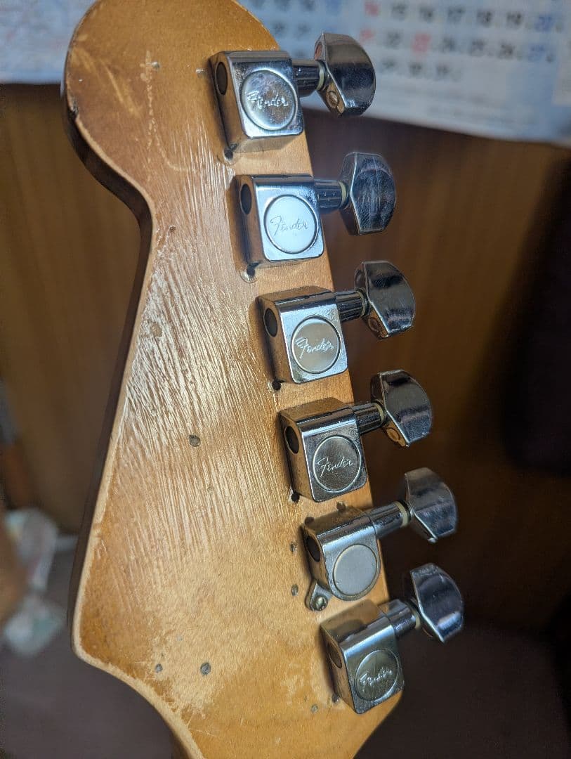 ギター　抜け殻　ボディ　ネック　ストラトタイプ