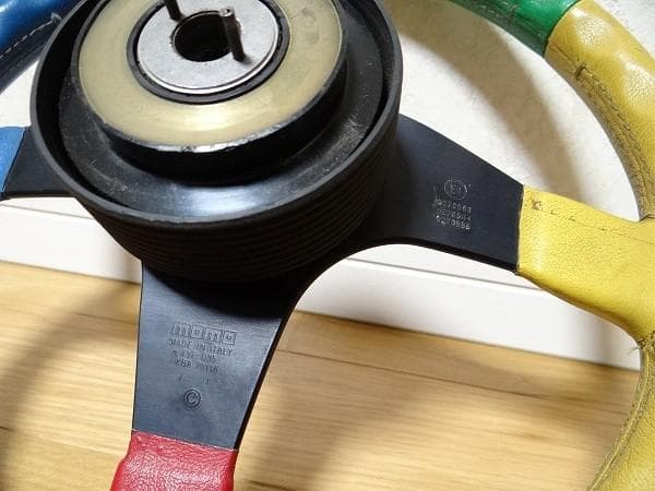 イタリア製 MOMO ベネトン F1 ステアリング ハンドル 旧車 アメ車