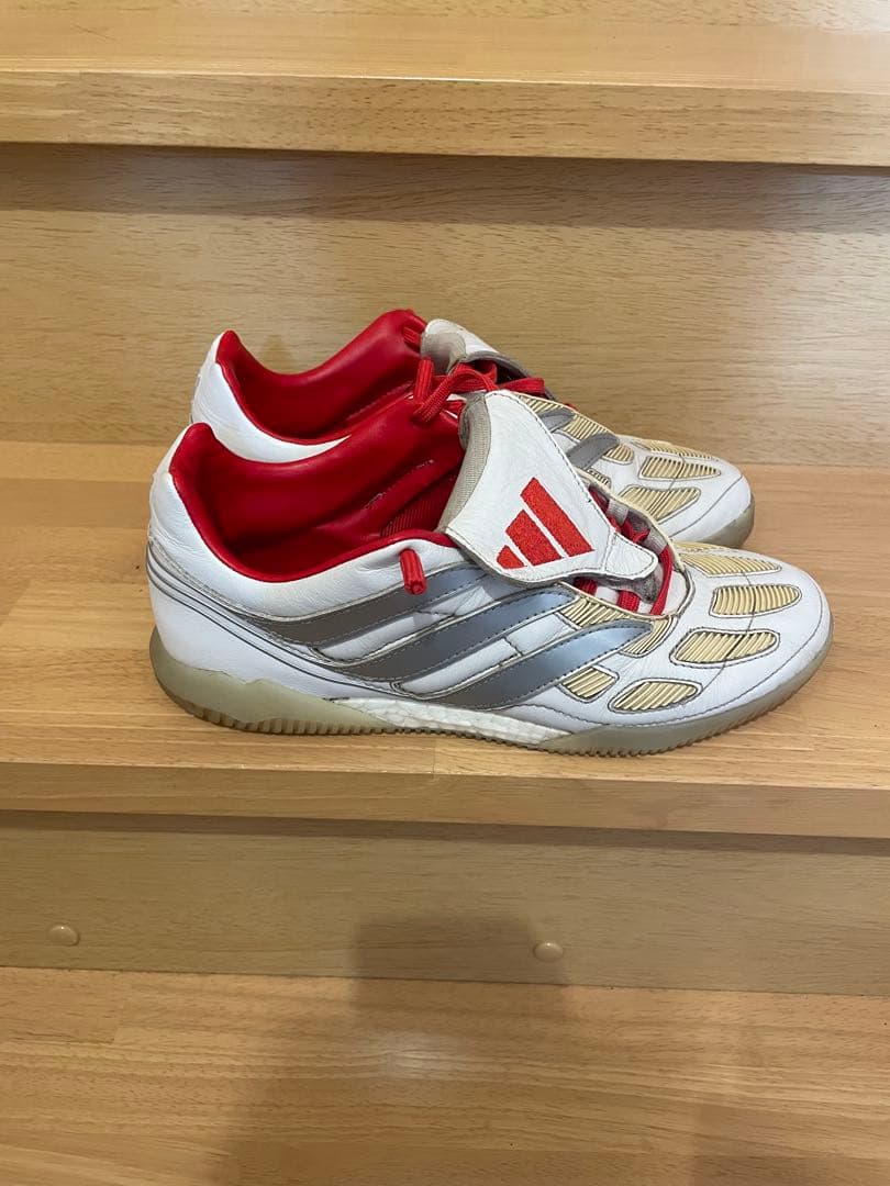 プレデタープレシジョン　adidas サッカーシューズ ホワイト/レッド