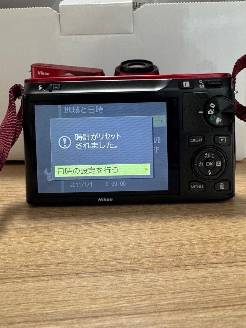 Nikon 1 J1 レッド デジタルカメラ 10-30mmレンズ付き
