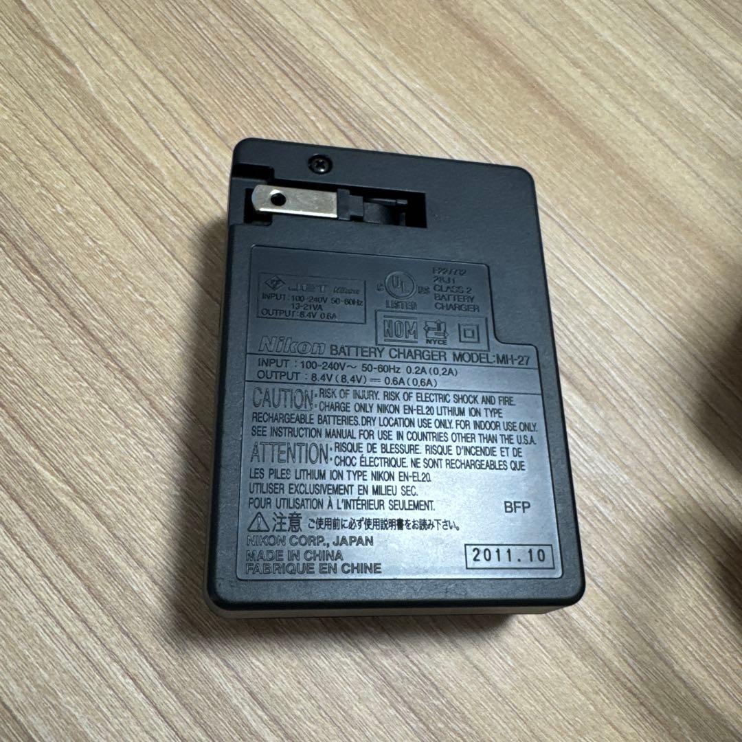 Nikon 1 J1 レッド デジタルカメラ 10-30mmレンズ付き