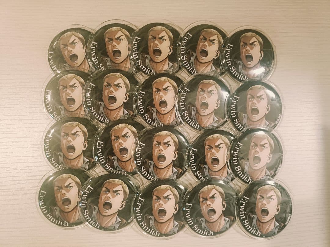 進撃の巨人　缶バッチ　エルヴィン