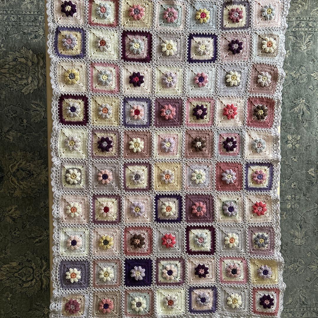 ぷっくり。お花モチーフ編み　グラニースクエア　ブランケット　マルチカバー