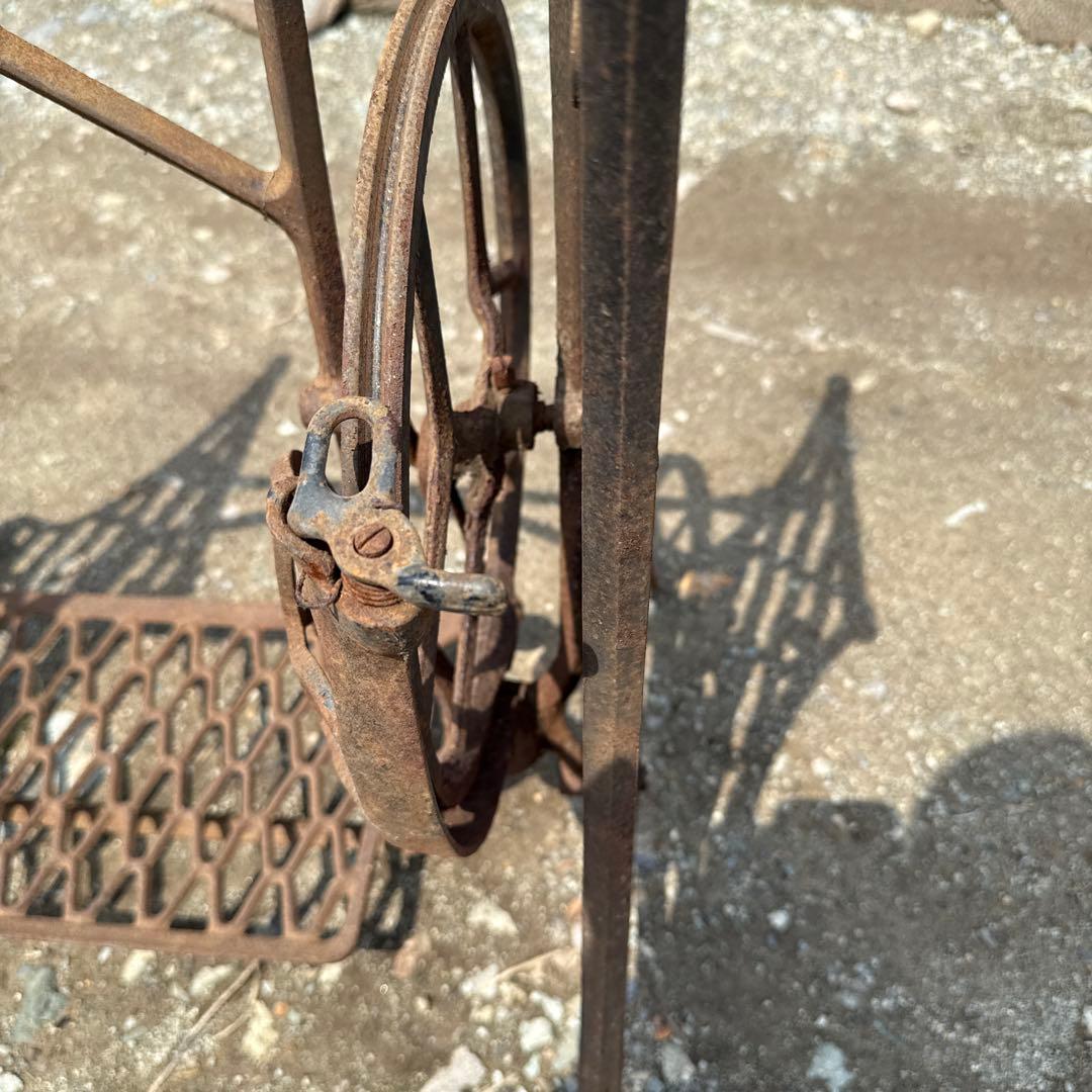 ＆激レア SPECIAL足踏みミシン ミシン脚 網目 古鉄 アンティーク 現状品