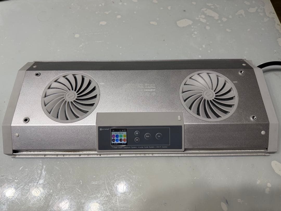 スペクトラ　SP200 水槽用 LED シルバー