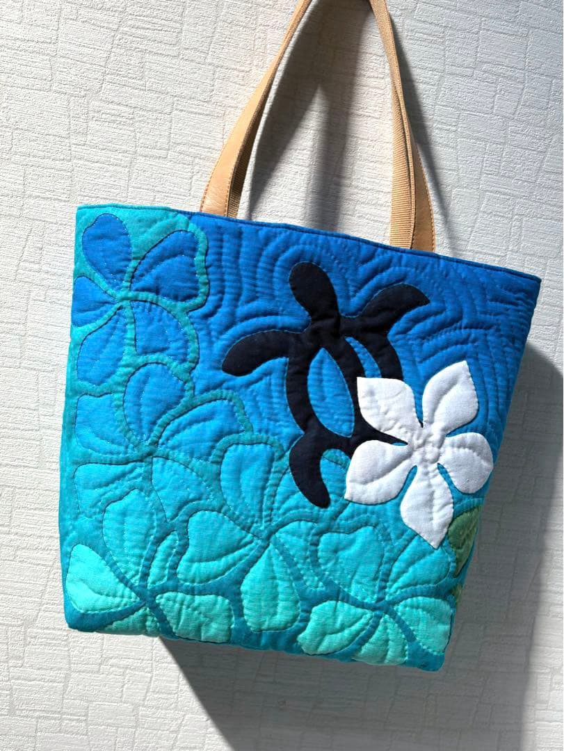 ハワイアンキルトトートバッグ　　　　　　グラデーションB 　　プルメリア&ホヌ